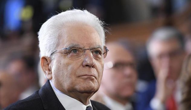 Napolitano: Mattarella saluta Clio e familiari, poi raccoglimento davanti al feretro