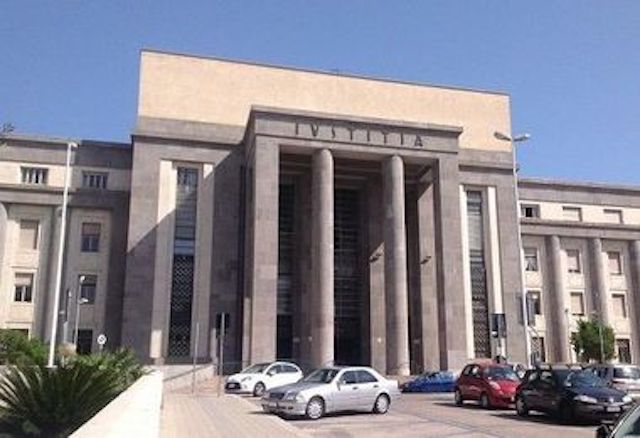 Cagliari. Telefonata anonima segnala bomba: evacuato il Tribunale 