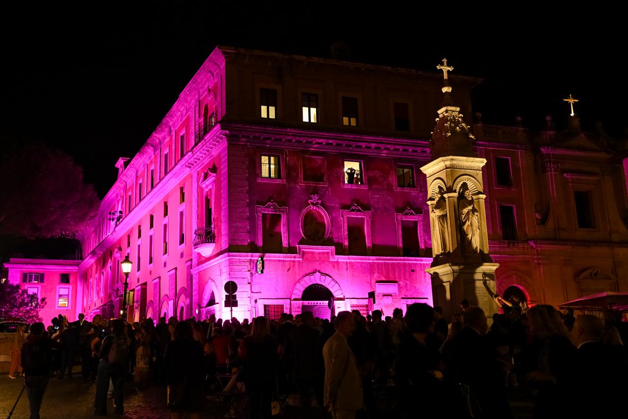 'Ottobre rosa' all'ospedale Isola Tiberina con Maison Valentino