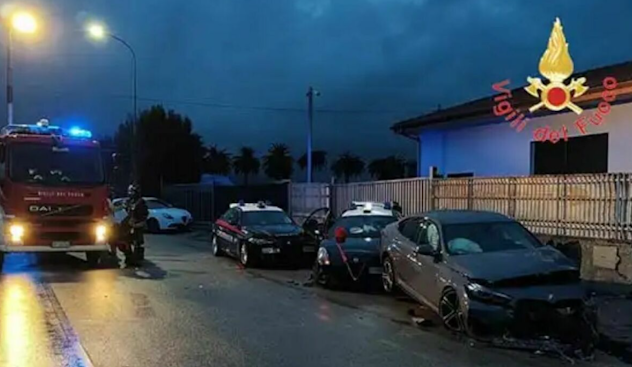 Carabinieri travolti da un’auto durante un controllo in strada