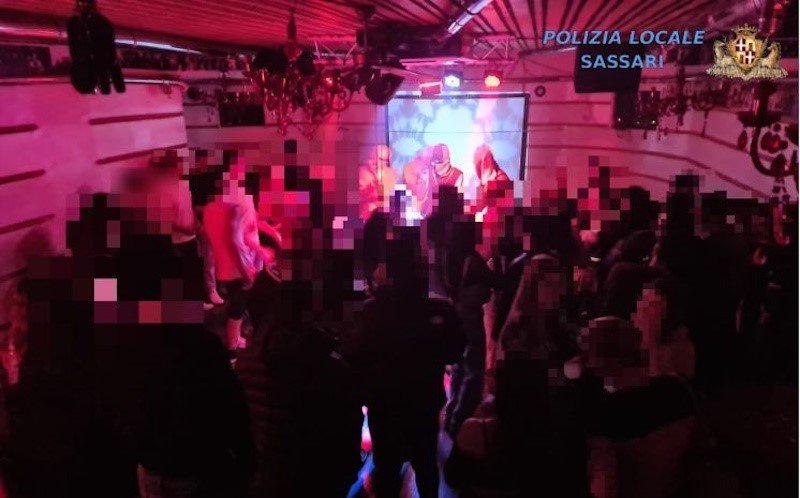 Senza autorizzazione né sicurezza: discoteca abusiva chiusa a Sassari