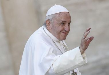 Papa: “Non posso affacciarmi, ho problema di infiammazione ai polmoni”
