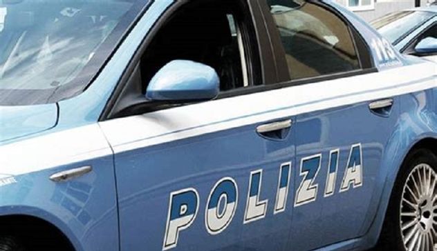 Sassari: graffia e morde cassiera di un market, arrestata una donna