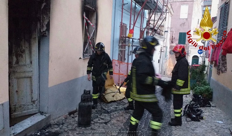 Abitazione in fiamme a Sassari: nessun ferito