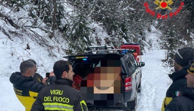 Donna morta nel lago di Como, carro funebre si perde in Valtellina