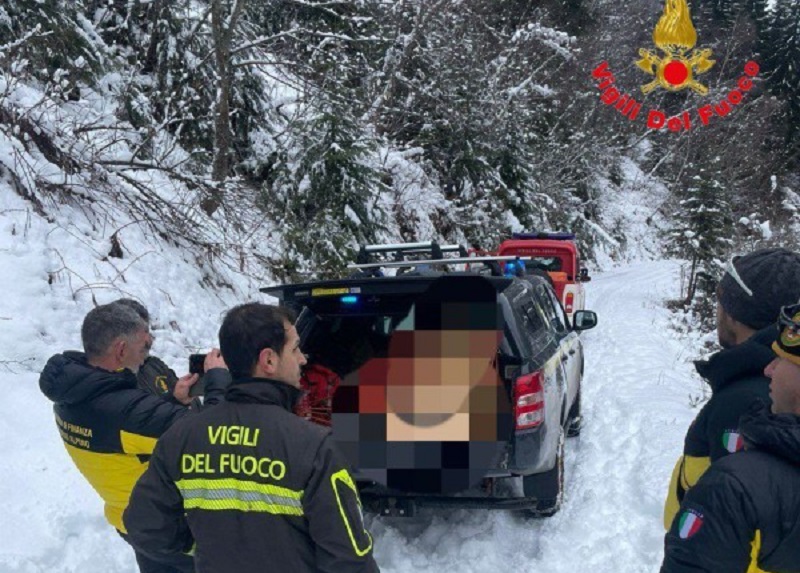 Donna morta nel lago di Como, carro funebre si perde in Valtellina