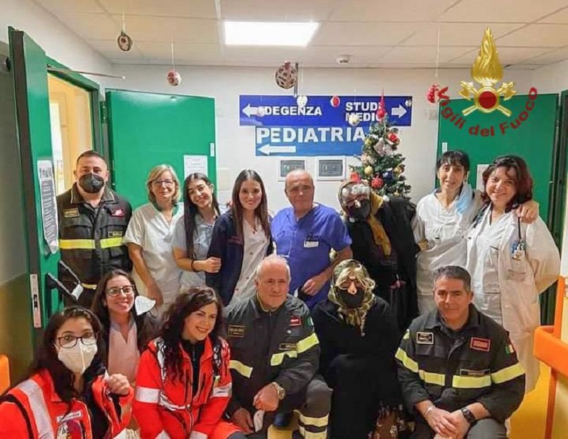 Oristano: la Befana dei Vigili del fuoco arriva anche in ospedale