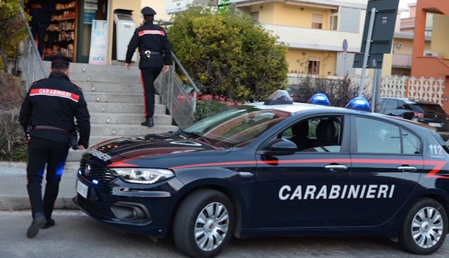 Cagliari, rende la vita impossibile ai familiari: arrestato 23enne
