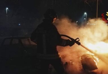 Incendio a Settimo San Pietro: tre persone intossicate, anche una bambina