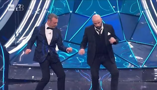 Sanremo24: Travolta non firma la liberatoria per il “Ballo del qua qua”