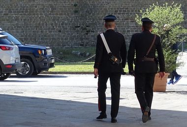 Vedono i Carabinieri e si disperdono: 18enne in manette a Siliqua