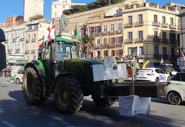 Trattori, Csa propone un'unità di crisi per l'agricoltura Sarda 