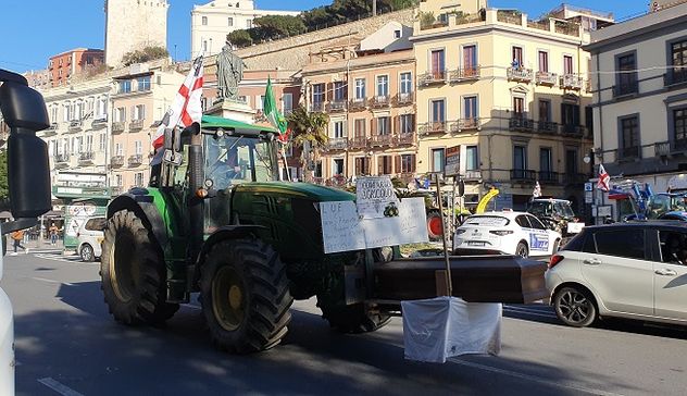 Trattori, Csa propone un'unità di crisi per l'agricoltura Sarda 