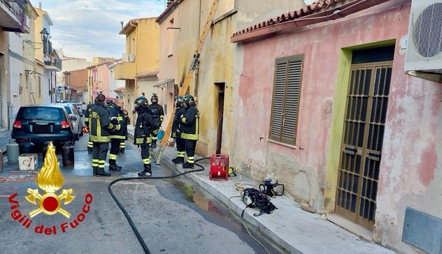 Incendio a Olbia: in fiamme appartamento abbandonato usato dai senzatetto