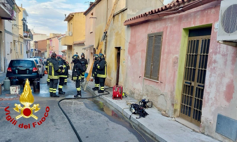 Incendio a Olbia: in fiamme appartamento abbandonato usato dai senzatetto