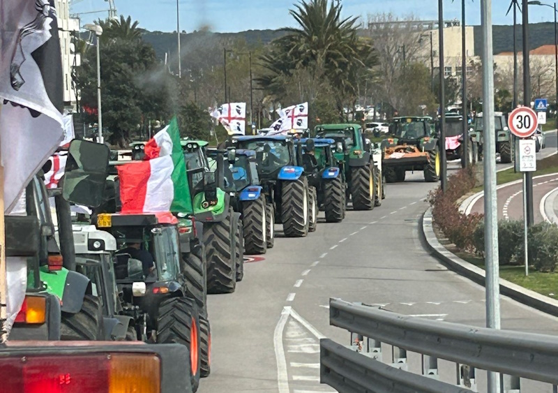Protesta trattori a Olbia: “Sospendiamo il presidio”