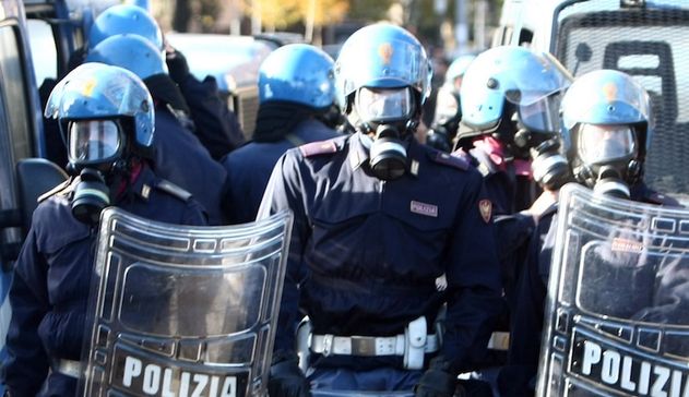 Serie A: la polizia trova a Cagliari un bengala e una mazza 