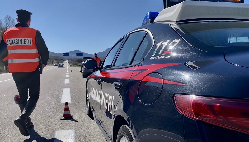 Scappa dai Carabinieri con un'auto rubata: nei guai 22enne di Tortolì