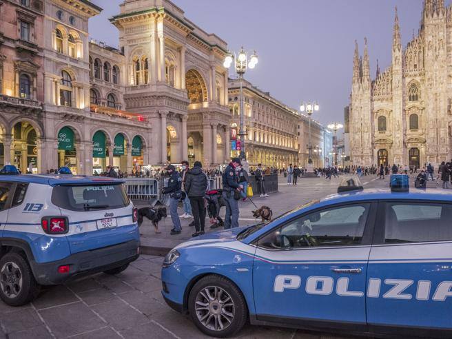 Milano: molesta ragazza in piazza Duomo, 25enne arrestato per violenza sessuale