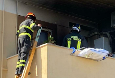 Famiglia sterminata dalle fiamme a Bologna, morti 3 bimbi e la mamma