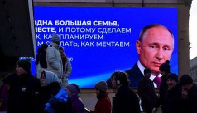 Elezioni in Russia, tra razzi, inchiostro nelle urne e proteste