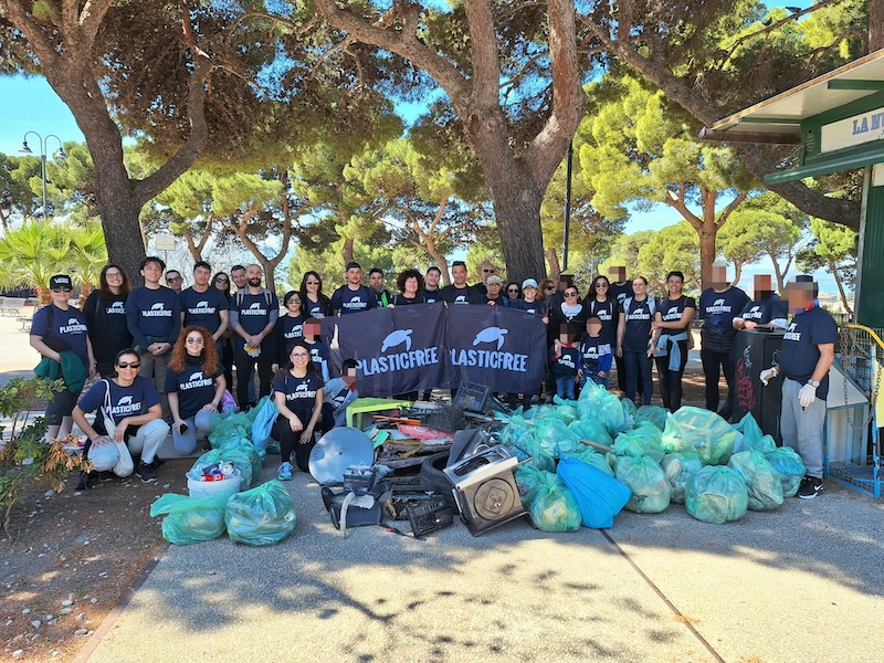 Cagliari. Volontari e detenuti puliscono viale Buoncammino