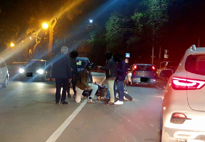 Cagliari: scontro tra auto e moto in Viale Regina Elena