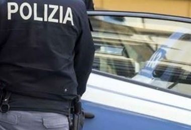 Cagliari. Tentano di disfarsi della droga: arrestata una coppia per spaccio