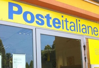 “Giù le mani da Poste Italiane”: protesta dei sindacati a Cagliari 