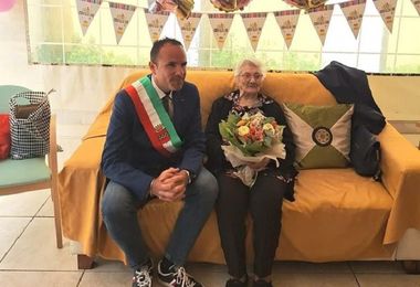 Auguri signora Alba, la centenaria festeggiata dal Comune di Iglesias