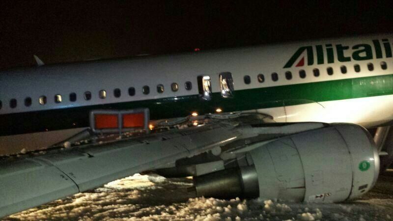 Aereo Alitalia va fuori pista