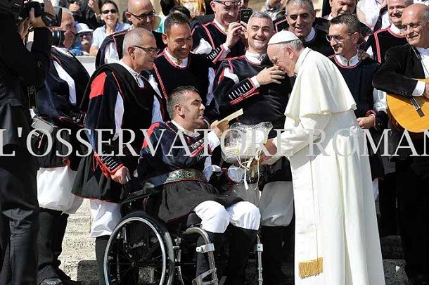 Il Coro Sos Canarjos di Nuoro in visita dal Papa. 