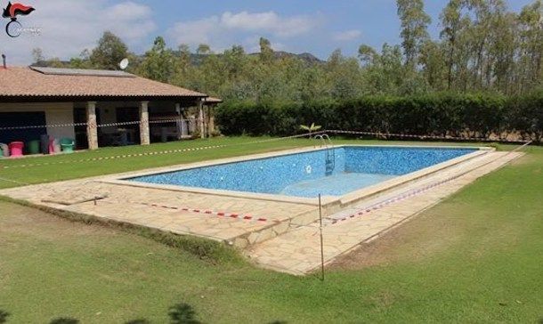 Ville abusive con piscina in aree protette: scattano i sequestri da parte dei Carabinieri del Nucleo Tutela Patrimonio Culturale