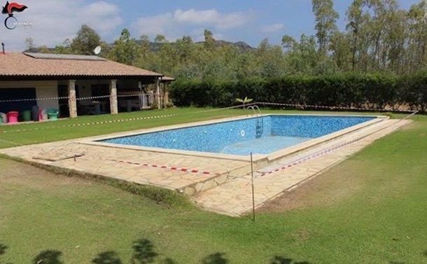 Ville abusive con piscina in aree protette: scattano i sequestri da parte dei Carabinieri del Nucleo Tutela Patrimonio Culturale