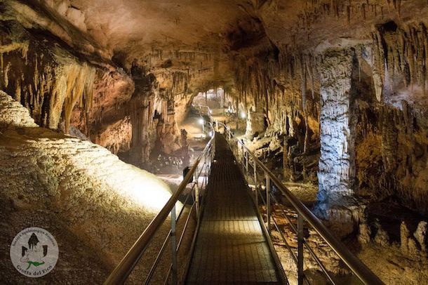 Turista spagnolo stacca una stalattite di circa 10 centimetri nella Grotta del Fico