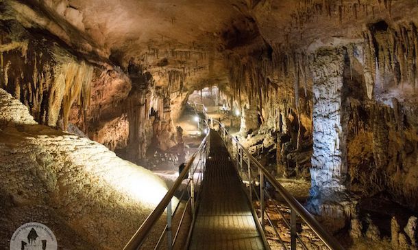 Turista spagnolo stacca una stalattite di circa 10 centimetri nella Grotta del Fico