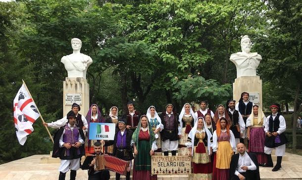 Il Gruppo folk Kellarious di Selargius in Romania per il Festival del folklore 