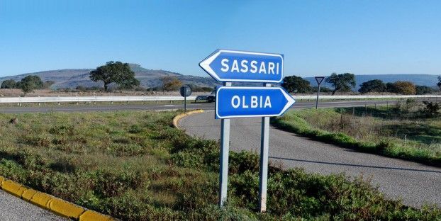 Lanciavano sassi contro le auto sulla Sassari-Olbia, denunciati 5 minorenni