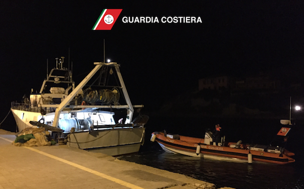 Pesca a strascico all'interno dell'area di ripopolamento dell'aragosta: multato di 4mila euro