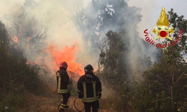 Incendi ad Abassanta, Santa Giusta, Silì e nelle campagne tra Terralba e Marrubiu