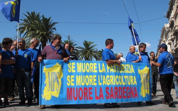 Pastori sardi in marcia verso Cagliari il 2 agosto 