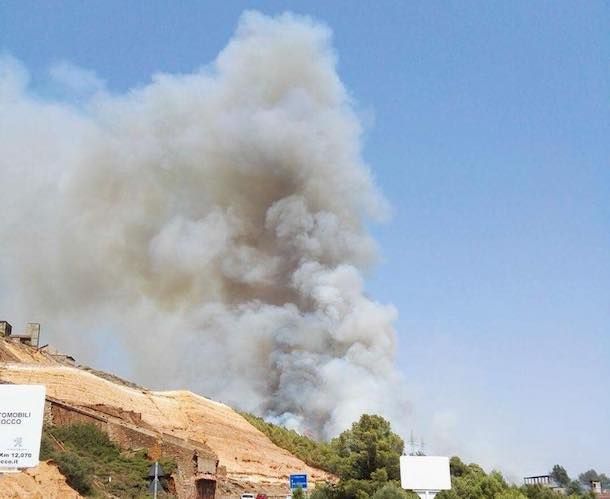 Il fuoco ha colpito in modo devastante la città di Iglesias