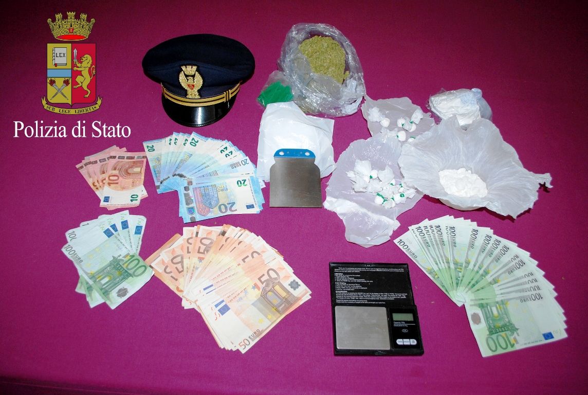 Detenzione di sostanze stupefacenti e monete falsificate: arrestato 56enne belga