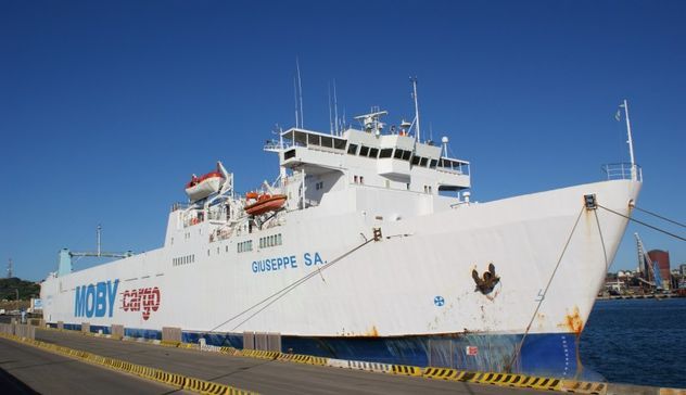 Incendio sul cargo Moby: 113 persone in pericolo