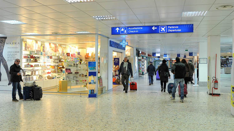 Aeroporto Alghero: licenziati 45 addetti alla sicurezza