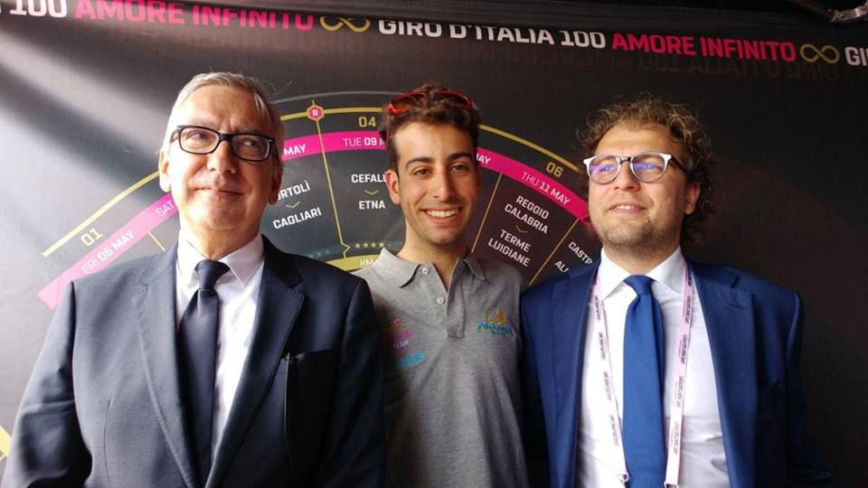 Giro d'Italia: il Presidente Pigliaru dà il via al Giro d'Italia