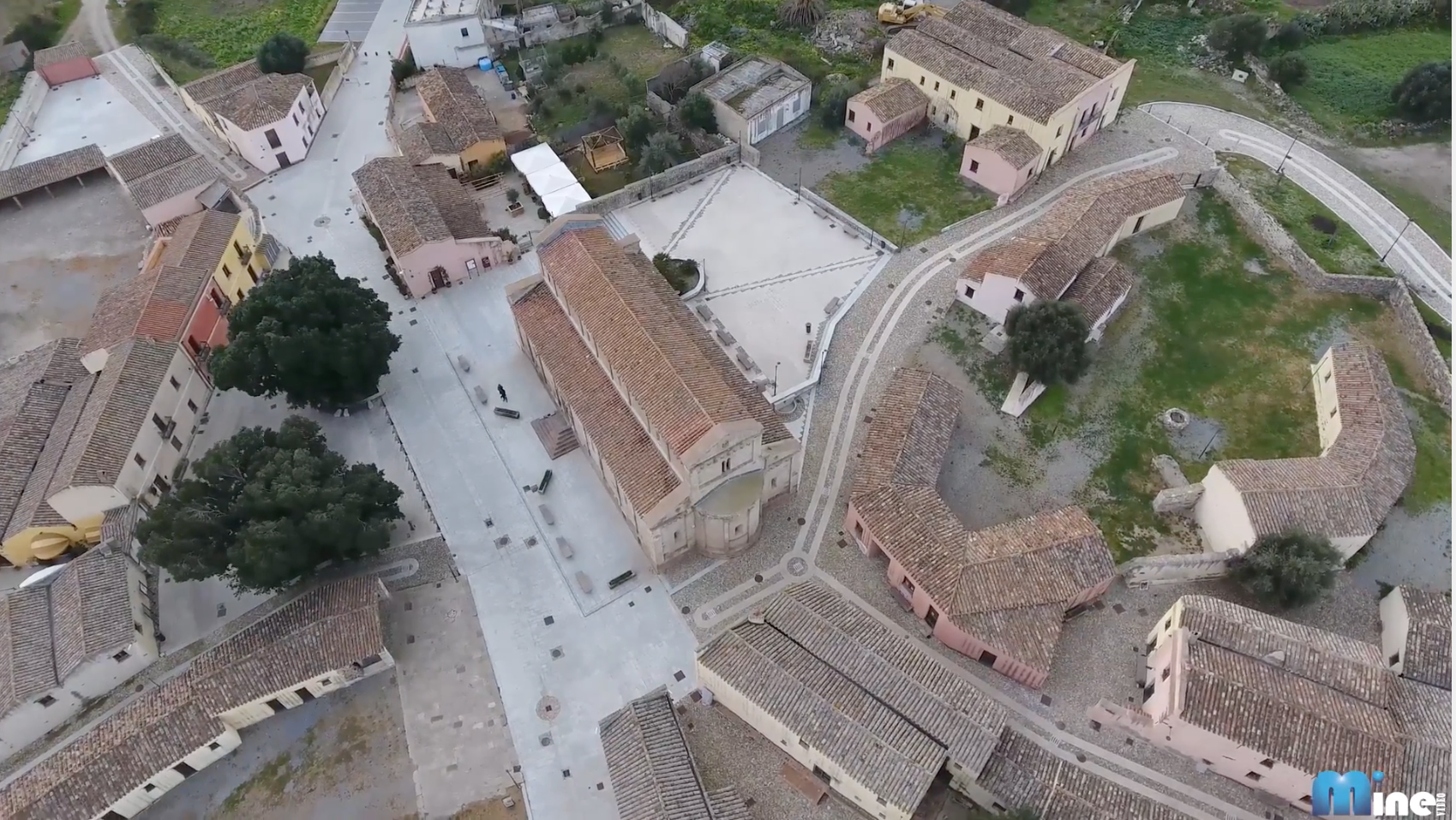 L'antico borgo medievale di Tratalias visto dall'alto con le fantastiche immagini in 4k