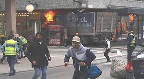 Camion sulla folla a Stoccolma, come leggere quest'attentato? Come legarlo alle preoccupazioni per il nostro Paese?