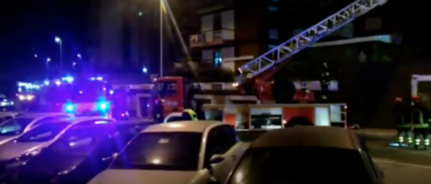 Incendio in un appartamento, paura in centro: palazzo evacuato