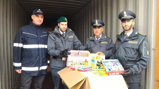L'Agenzia delle dogane e la Guardia di finanza sequestrano 11 mila giocattoli contraffatti
